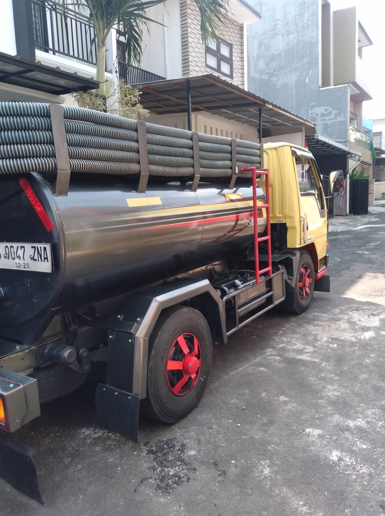 Armada tangki siap meluncur ke lokasi pelanggan